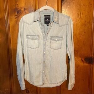 American Eagle Outfitters Light Wash Denim Button-Down Shirt